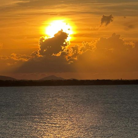Coral Cove Apartments - Absolute Beachfront Resort Bowen Bagian luar foto