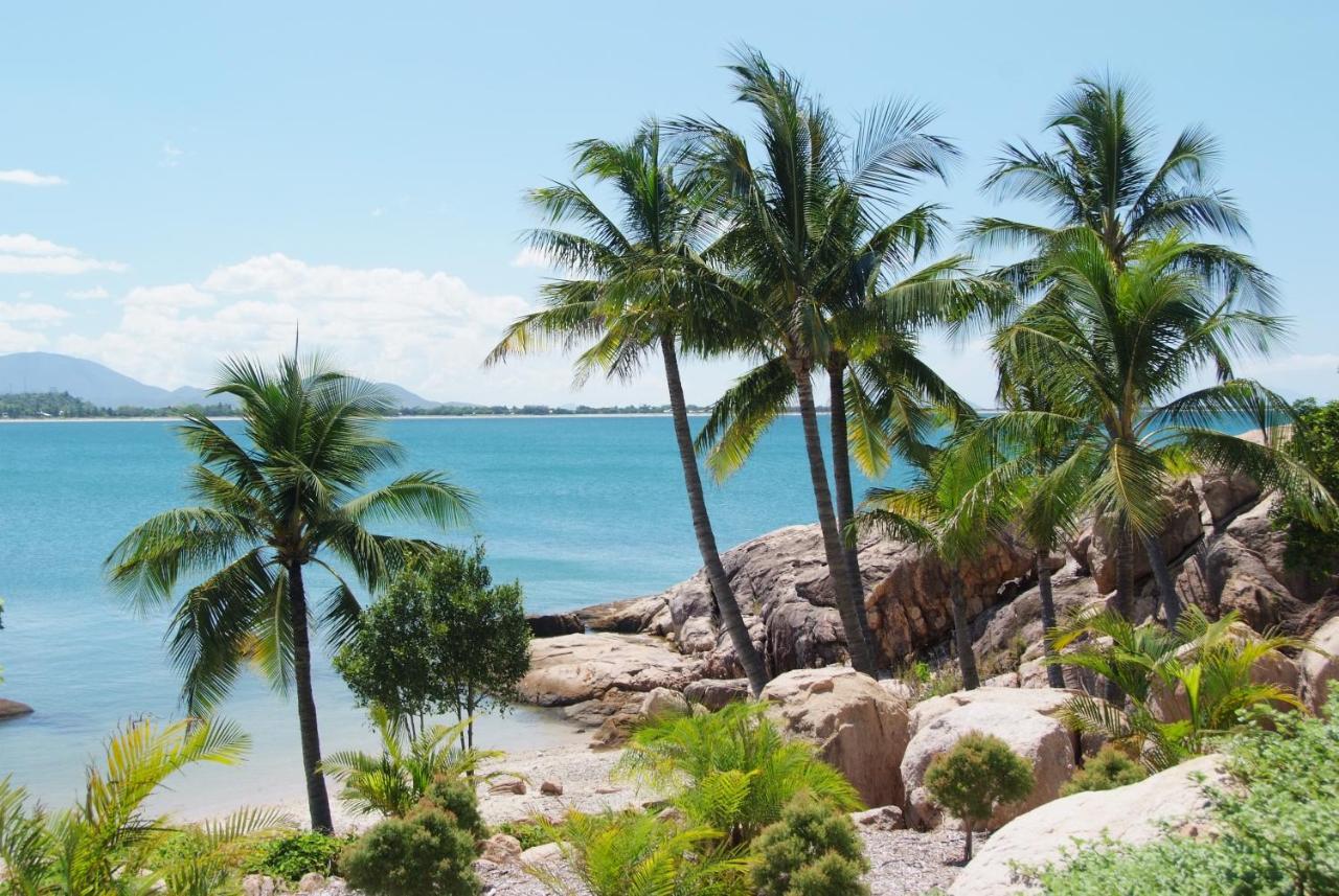 Coral Cove Apartments - Absolute Beachfront Resort Bowen Bagian luar foto
