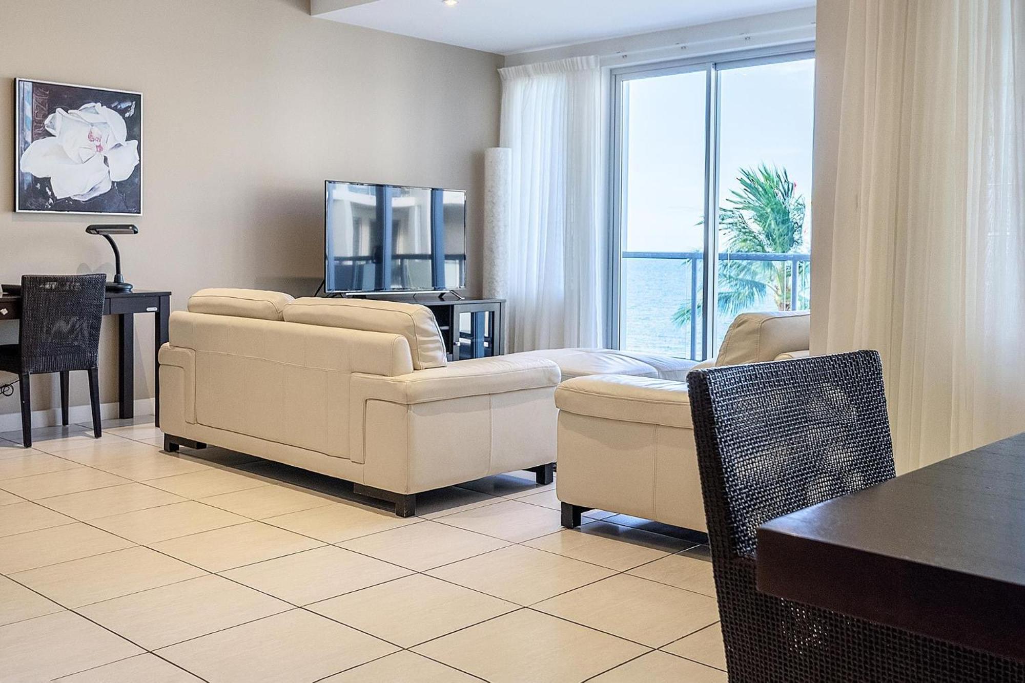 Coral Cove Apartments - Absolute Beachfront Resort Bowen Bagian luar foto