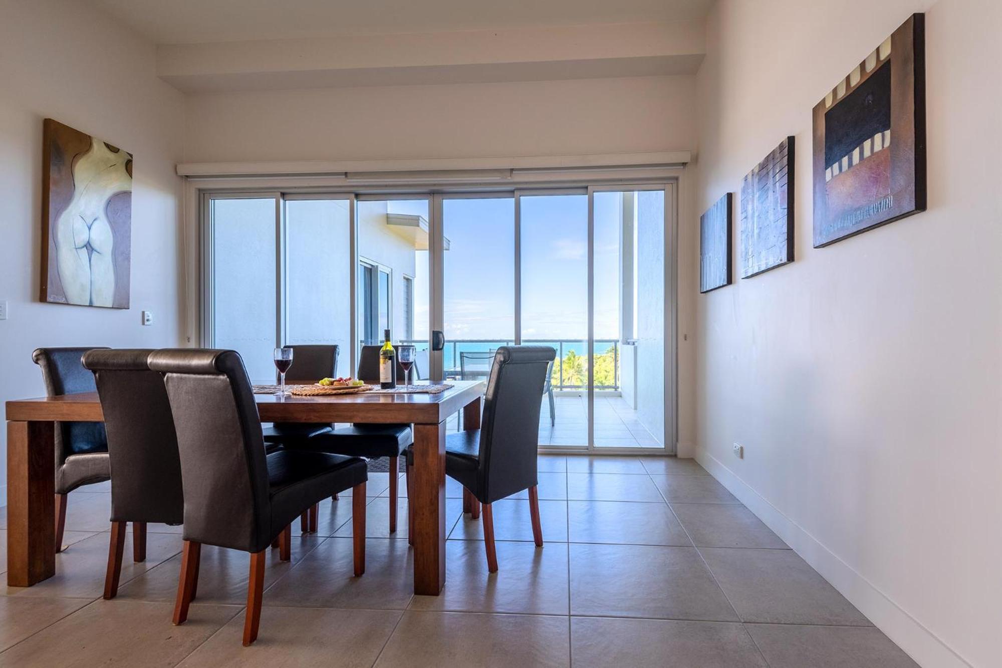 Coral Cove Apartments - Absolute Beachfront Resort Bowen Bagian luar foto