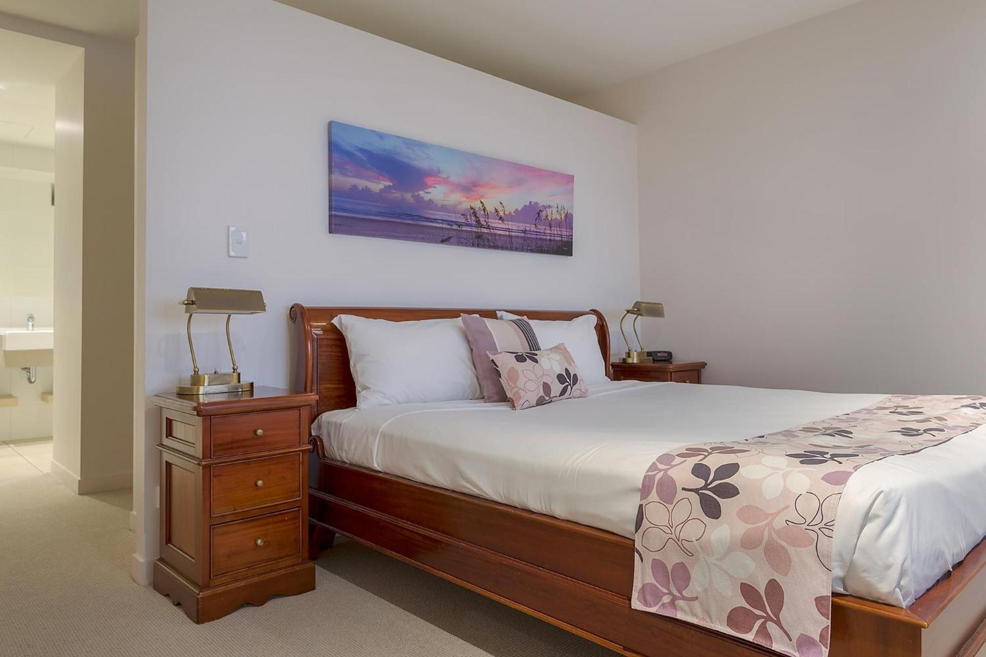 Coral Cove Apartments - Absolute Beachfront Resort Bowen Bagian luar foto
