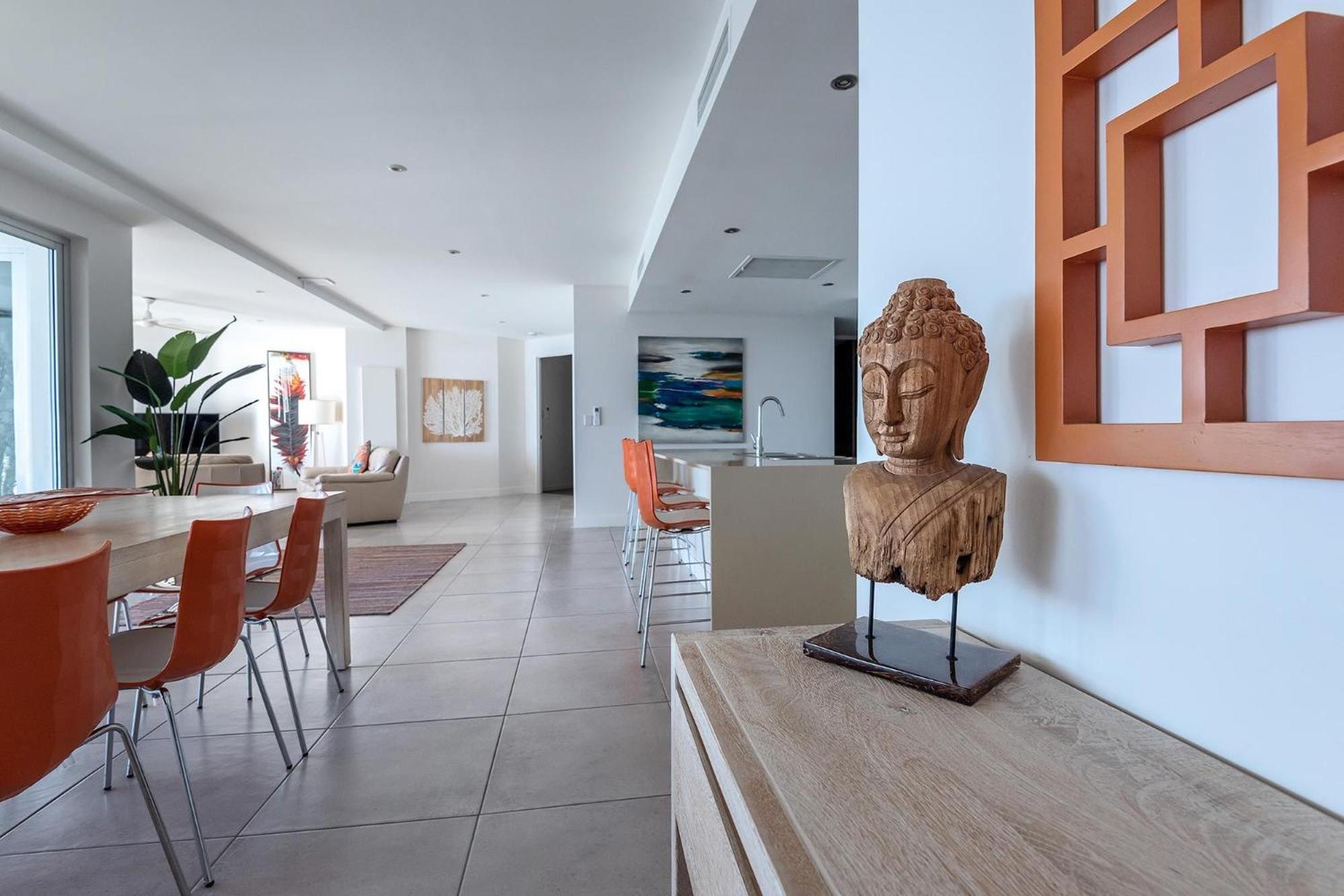 Coral Cove Apartments - Absolute Beachfront Resort Bowen Bagian luar foto
