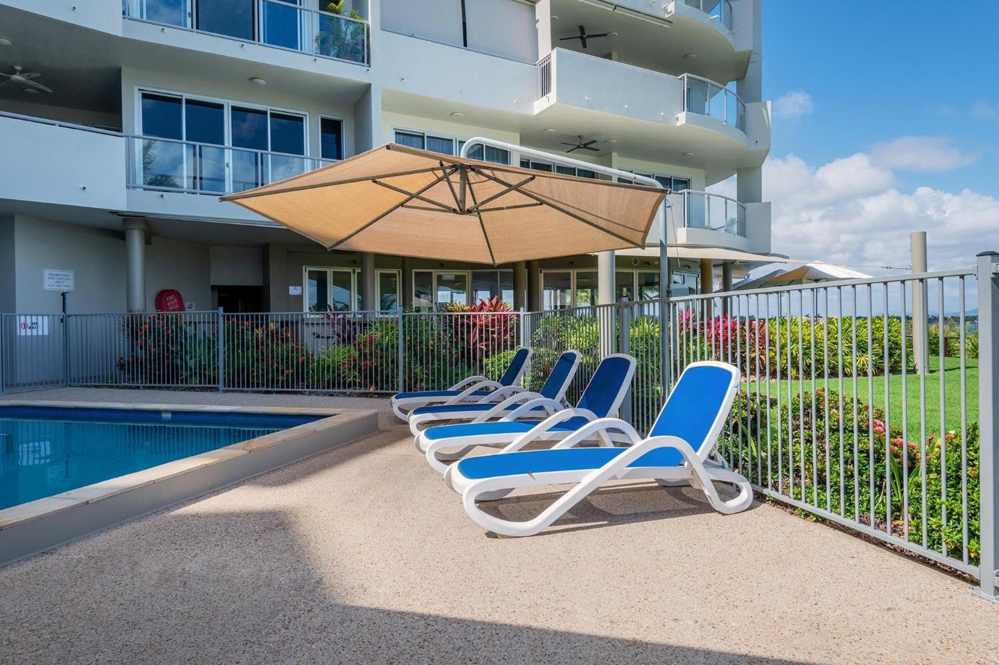 Coral Cove Apartments - Absolute Beachfront Resort Bowen Bagian luar foto