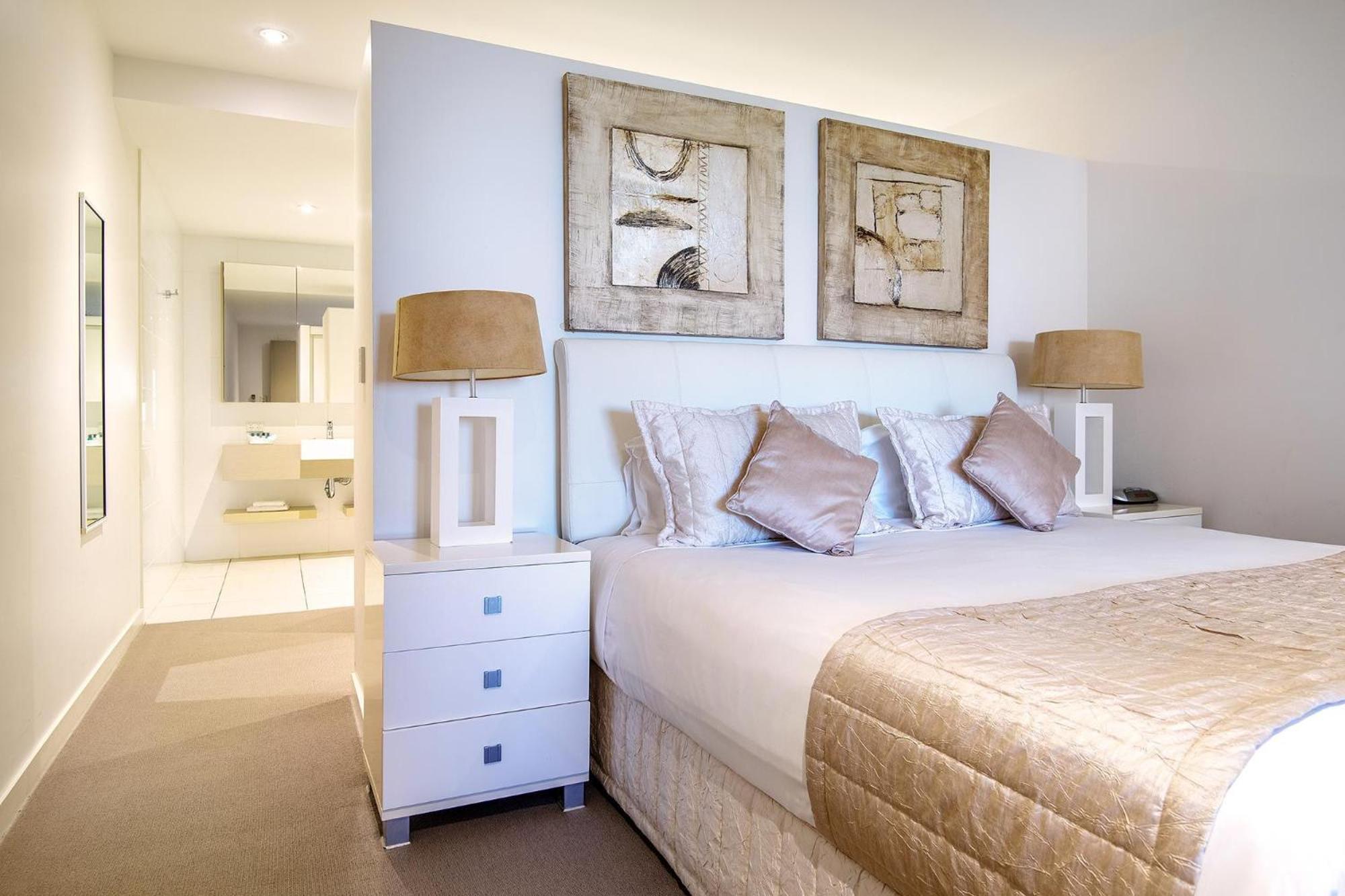 Coral Cove Apartments - Absolute Beachfront Resort Bowen Bagian luar foto