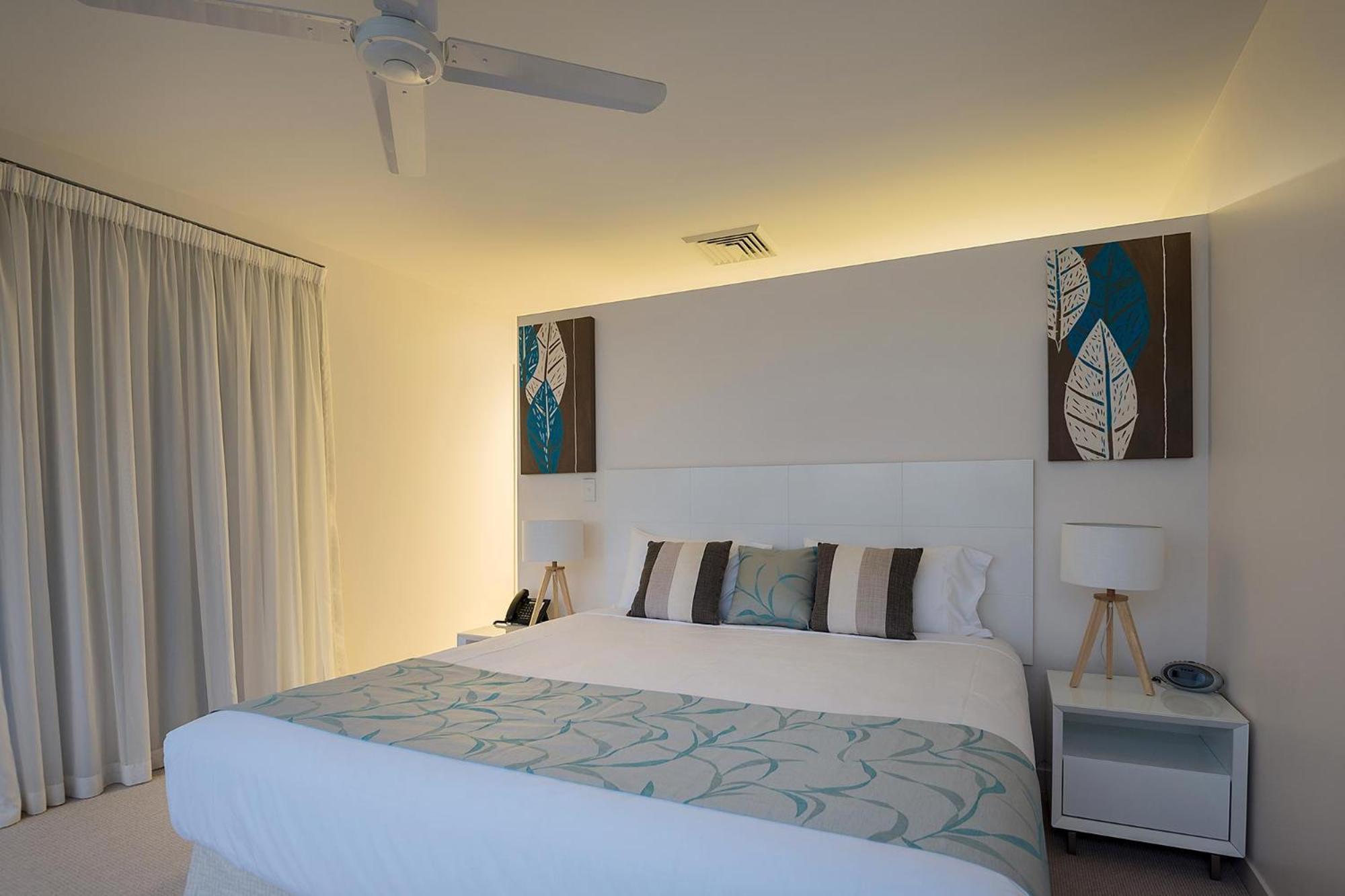 Coral Cove Apartments - Absolute Beachfront Resort Bowen Bagian luar foto