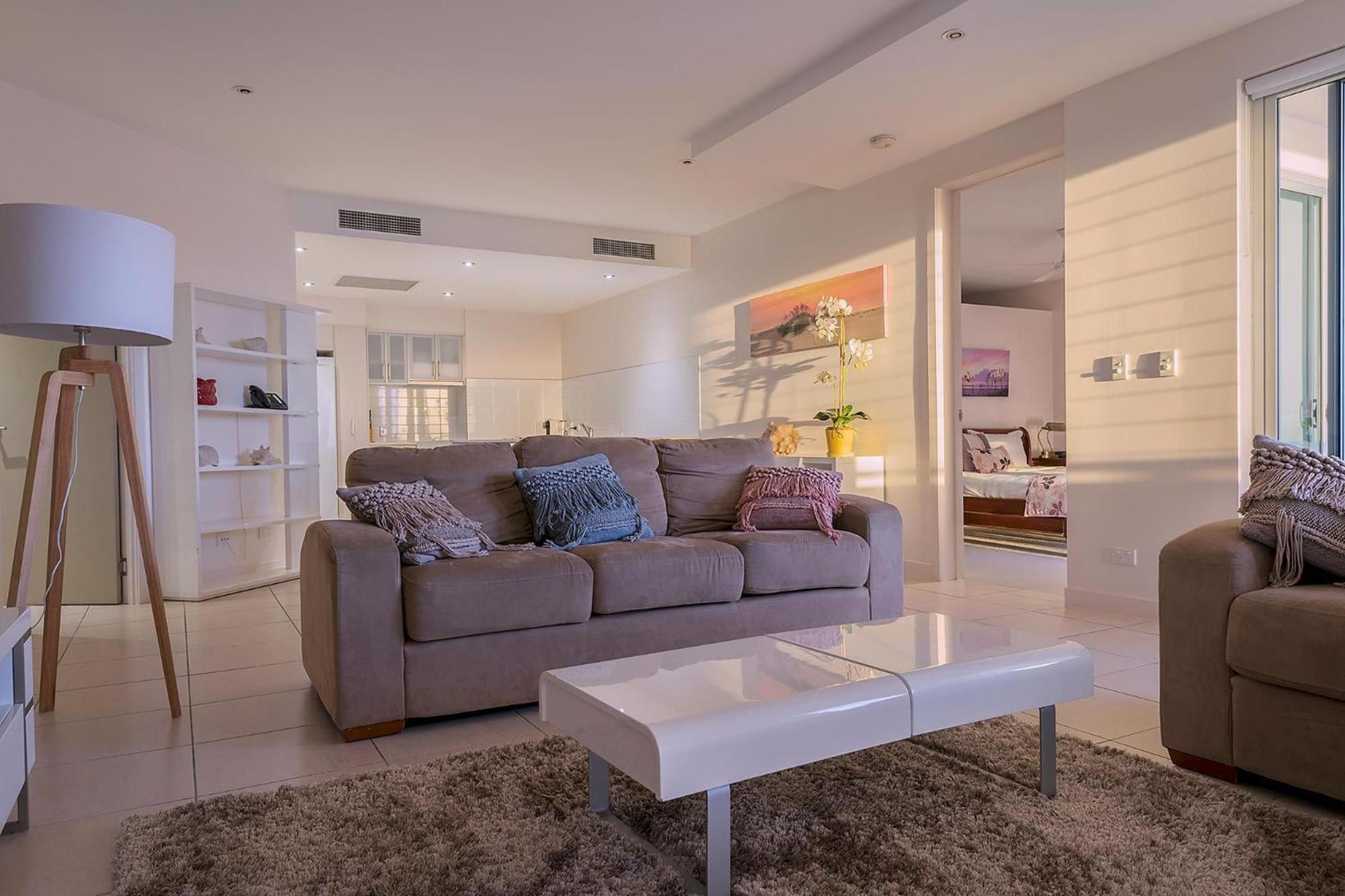 Coral Cove Apartments - Absolute Beachfront Resort Bowen Bagian luar foto
