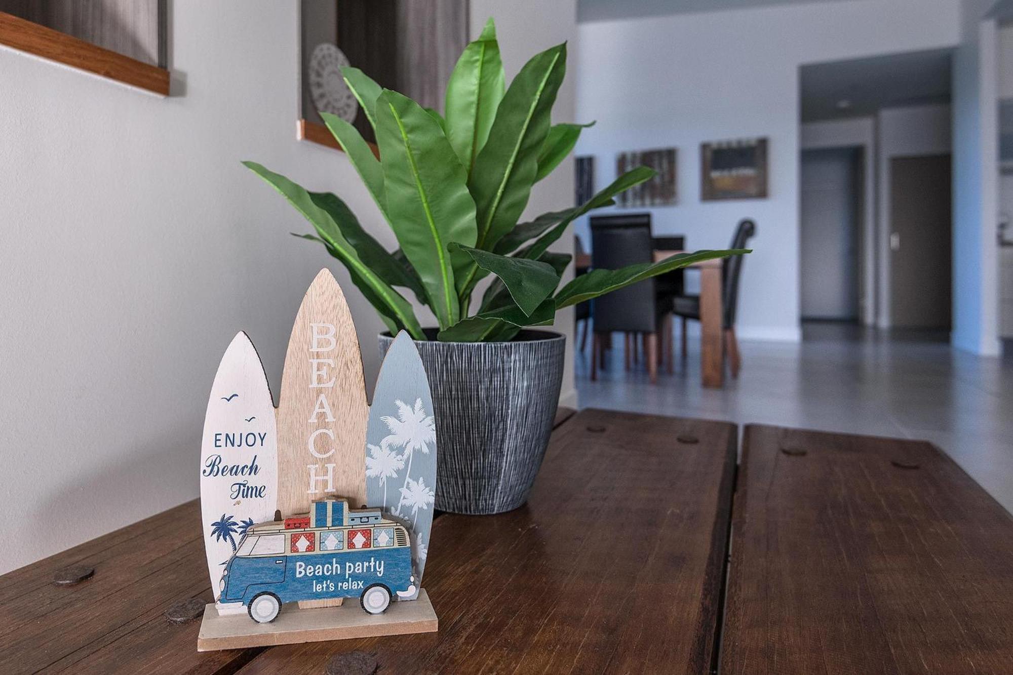 Coral Cove Apartments - Absolute Beachfront Resort Bowen Bagian luar foto