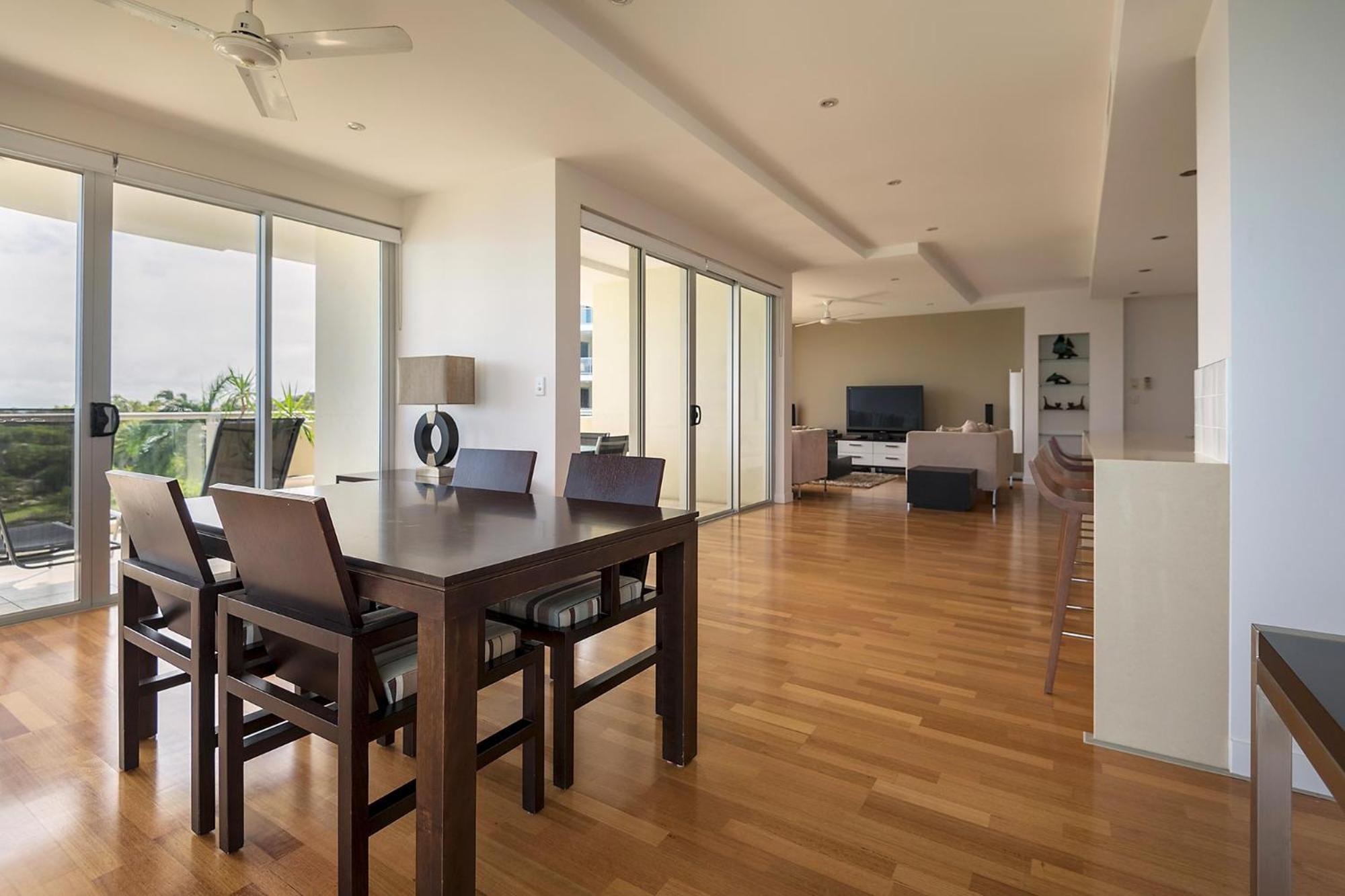 Coral Cove Apartments - Absolute Beachfront Resort Bowen Bagian luar foto