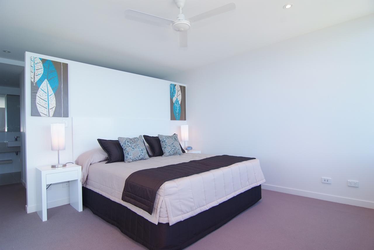 Coral Cove Apartments - Absolute Beachfront Resort Bowen Bagian luar foto
