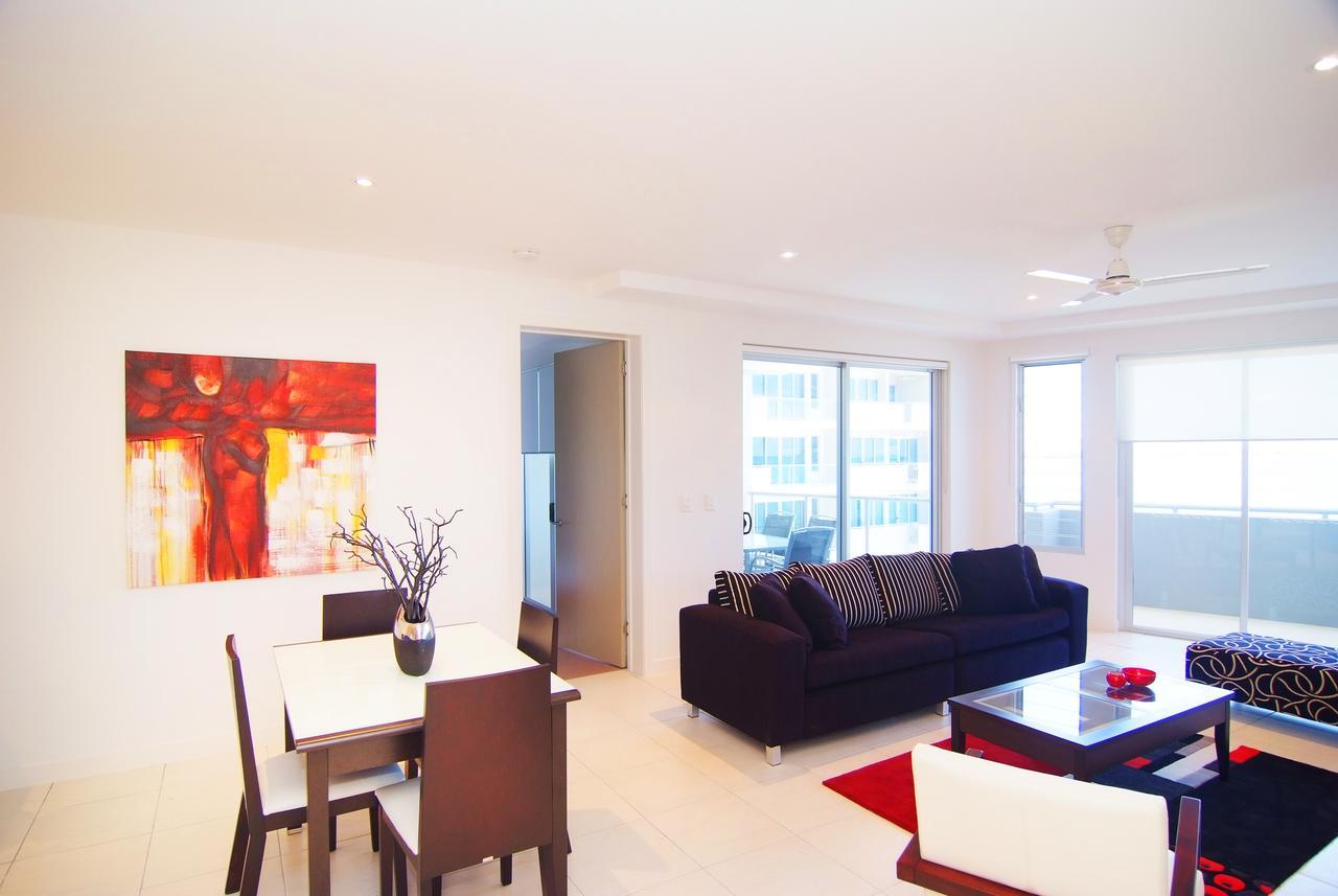 Coral Cove Apartments - Absolute Beachfront Resort Bowen Bagian luar foto
