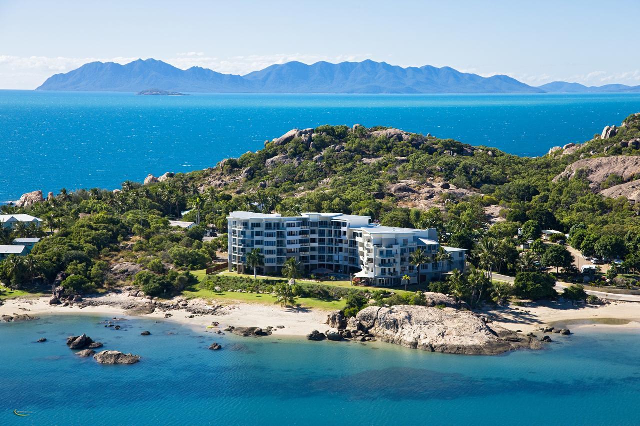 Coral Cove Apartments - Absolute Beachfront Resort Bowen Bagian luar foto